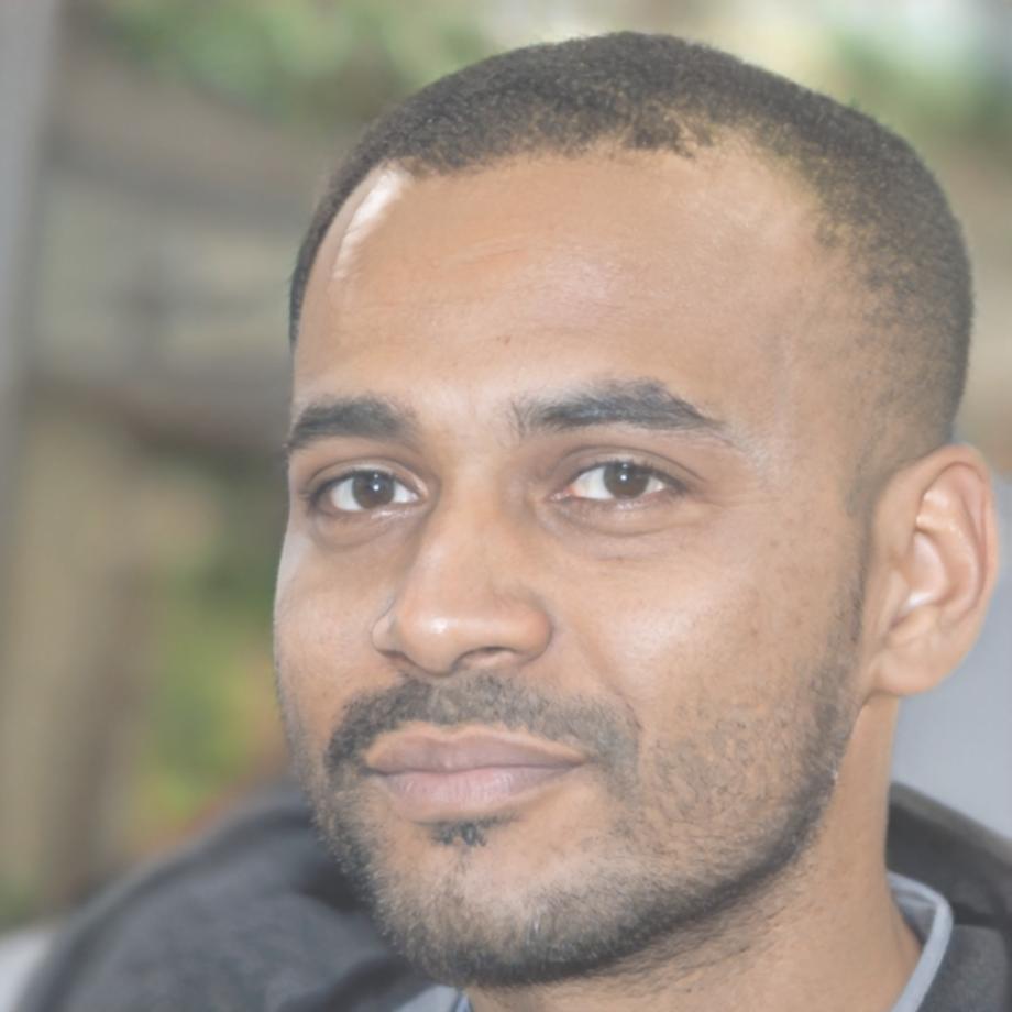 Niall Fitzgerald, senior investment advisor reviewing program curriculum